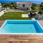 Unua - Sea View